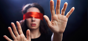 Видит препятствия: студенты из Кривого Рога создали прибор для незрячих