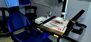 Only kids: врач-стоматолог душила и била головой о кресло непослушных детей 