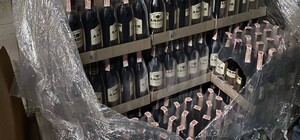 Сбывали в кафе и магазины: в Харькове подделывали алкоголь в больших масштабах