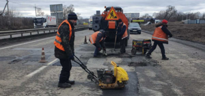 Смотри список: где сейчас чинят дороги в Харьковской области