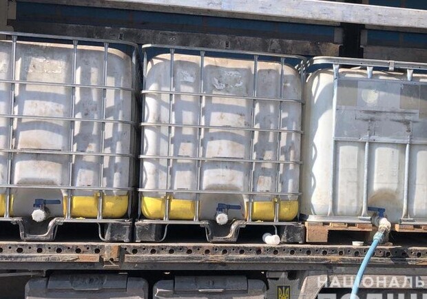 В Полтаве изъяли 30 тонн нелегального спирта. Фото: Департамент стратегических расследований Нацполиции