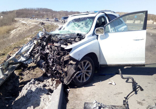 На выезде из Полтавы столкнулись грузовик и Lexus. Фото: https://t.me/poltava_to