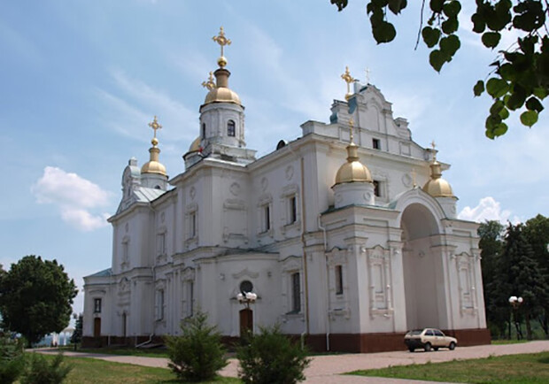 На смотровой площадке колокольни Свято-Успенского собора организуют экскурсии. Фото:http://ru.esosedi.org/
