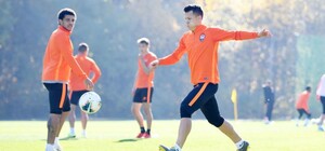 Официально: двое игроков 