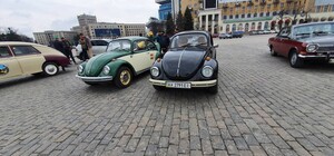 Фотофакт: на площади Свободы — парад ретроавтомобилей