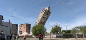 Прощай, эпоха: в Харькове взорвали элеватор (видео)