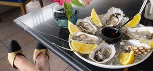 Навязчивые поклонники и дорогие рестораны: как знаменитости отдыхают в Одессе