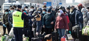 Засукай рукав: українських заробітчан вакцинуватимуть на польському кордоні