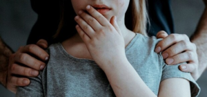 Наснимал на срок в тюрьме: в Киеве фотограф шантажировал детей для съемки порно