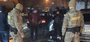 Викрадали людей і вимагали гроші: на Львівщині затримали групу бандитів