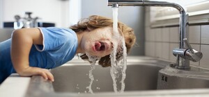 Лучше не стало: в 20 населенных пунктах Одесской области нельзя пить воду из-под крана