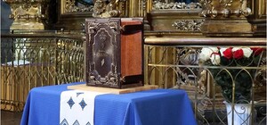 Творили тысячи украинцев: в Киеве представили самую большую рукописную Библию в стране