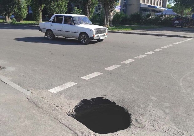 В Полтаве появилось несколько новых провалов. Фото:https://poltava.to/