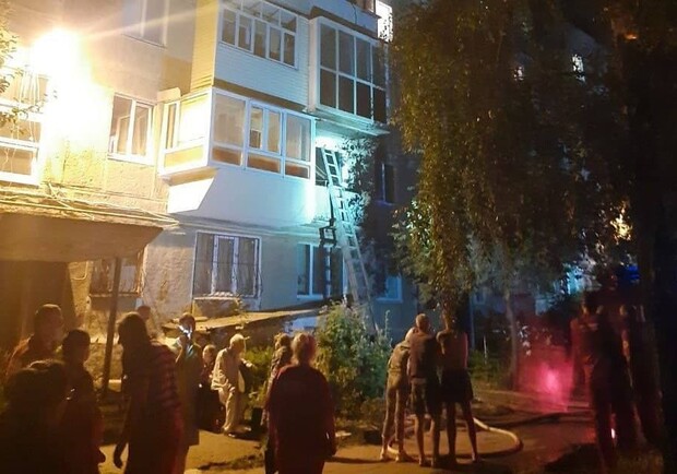 В Полтаве ночью горела квартира. Фото: t.me/poltava