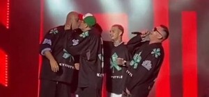 Приняли эстафету от Melovin: Потап и Позитив поцеловались на сцене Atlas Weekend