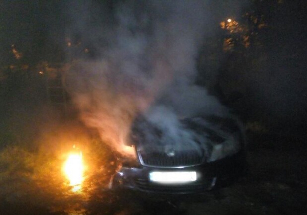 В Полтаве ночью горела машина. Фото: kolo.news