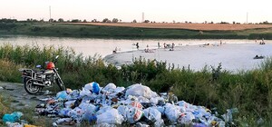 Что за свиньи: Днепровские Мальдивы превратили в свалку
