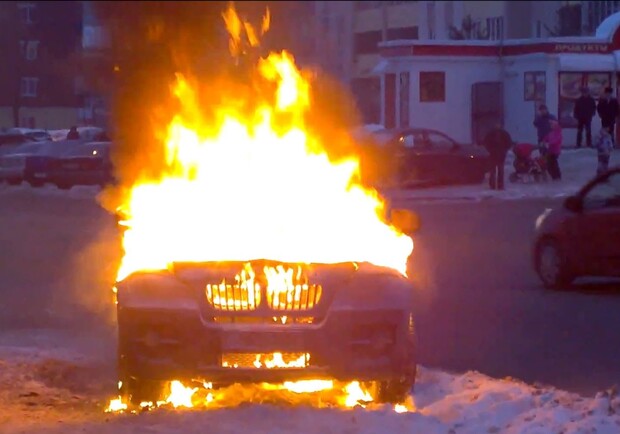 В Полтаве горели машины. Фото:https://gtrk.tv/