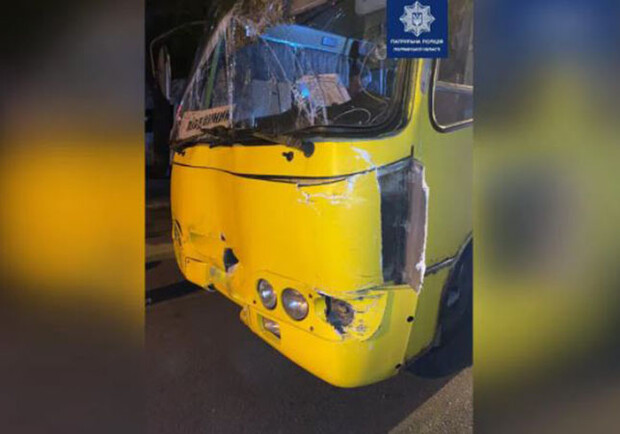 В Полтаве столкнулись легковушка, маршрутка  микроавтобус. Фото: Патрульная полиция Полтавщины