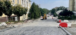 Брусчатка вместо асфальта: на улице Андреевской продолжается ремонт