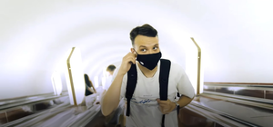 Кашляющий диктор в метро: как пассажиры отреагировали на перформанс 