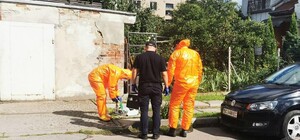 Що сталося: львів'яни помітили людей у скафандрах