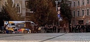 Дрифт на Софийской площади: почему полицейские сразу не остановили съемки