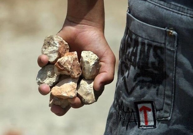 В Полтаве ученики ПТУ забросали камнями прохожего. Фото:https://zikua.tv/