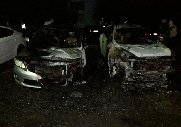 В Полтаве на стоянке сгорели машины. Фото: https://t.me/suspilnepoltava/3801