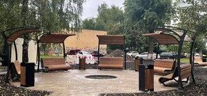 Нагуляешься: на Новобеличах завершают ремонт сквера с шахматными столами