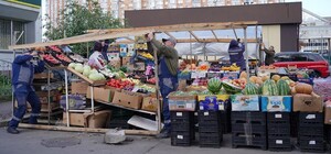 Минус один: на Оболони демонтировали стихийный рынок