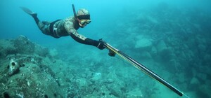 Во время подводной охоты: под Запорожьем мужчина попал под катер и лишился руки