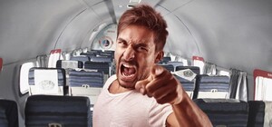 Вывели в наручниках и оштрафовали: пассажиры рейса Харьков — Краков устроили драку в самолете