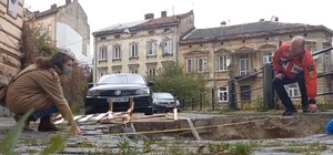 Відео: у центрі Львова утворилося велике провалля