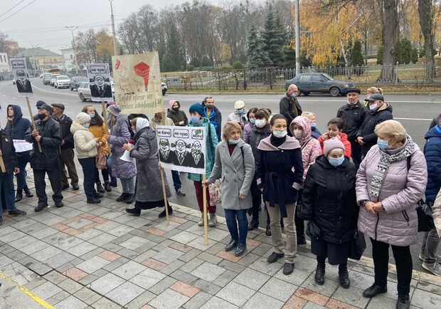 В Полтаве митингуют против строительства дома на Героев АТО - фото: https://t.me/suspilnepoltava