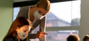 Уже с понедельника: одесских педагогов без вакцин не пустят на работу