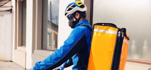 Нарушил закон: в Днепре задержали курьера Bolt Food