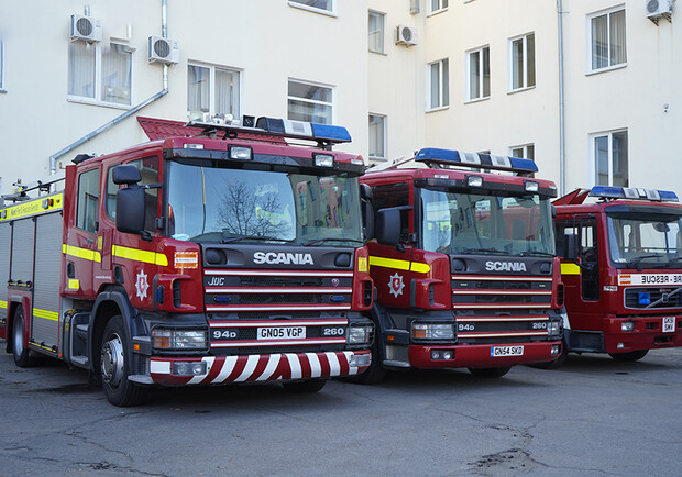 Спасатели Полтавы получили пожарные автомобили из Шотландии 