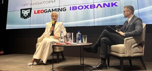 Мама Илона Маска рассказала о своей поездке в Киев