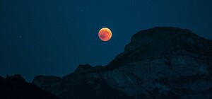 В Киеве началось редкое лунное затмение