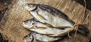 В Бердянске от ботулизма умер мужчина, который поел вяленной рыбы