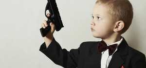 В Кривом Роге родители купили школьникам пистолет Макарова