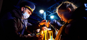 В Киев привезли Вифлеемский огонь мира