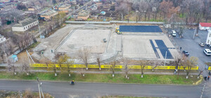 В Марганце возле школы №7 обустраивают стадион