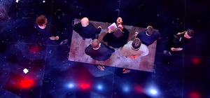 Учитель физкультуры из Запорожья исполнил шокирующие трюки на сцене 