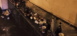 В центре Киева после празднования Нового года остались горы мусора