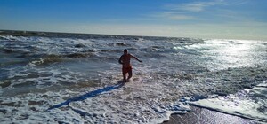 На Азовском море открыли сезон купания (видео)