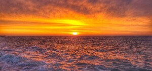 Одесситы наблюдали удивительно красочный рассвет 