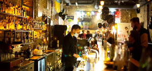 На Бессарабке прекратил работу бар 