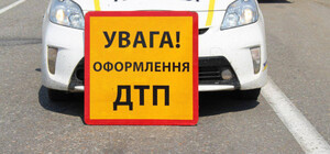 В Харькове сбили доставщика еды на мопеде